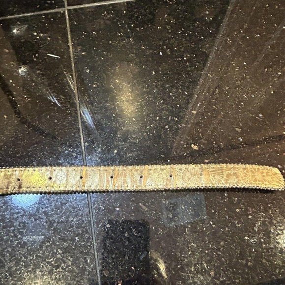 Women’ Gold Foil W/Gold Beads On The Edge Ornate Gold Buckle 33x 3/4” Sz Small - Picture 5 of 5